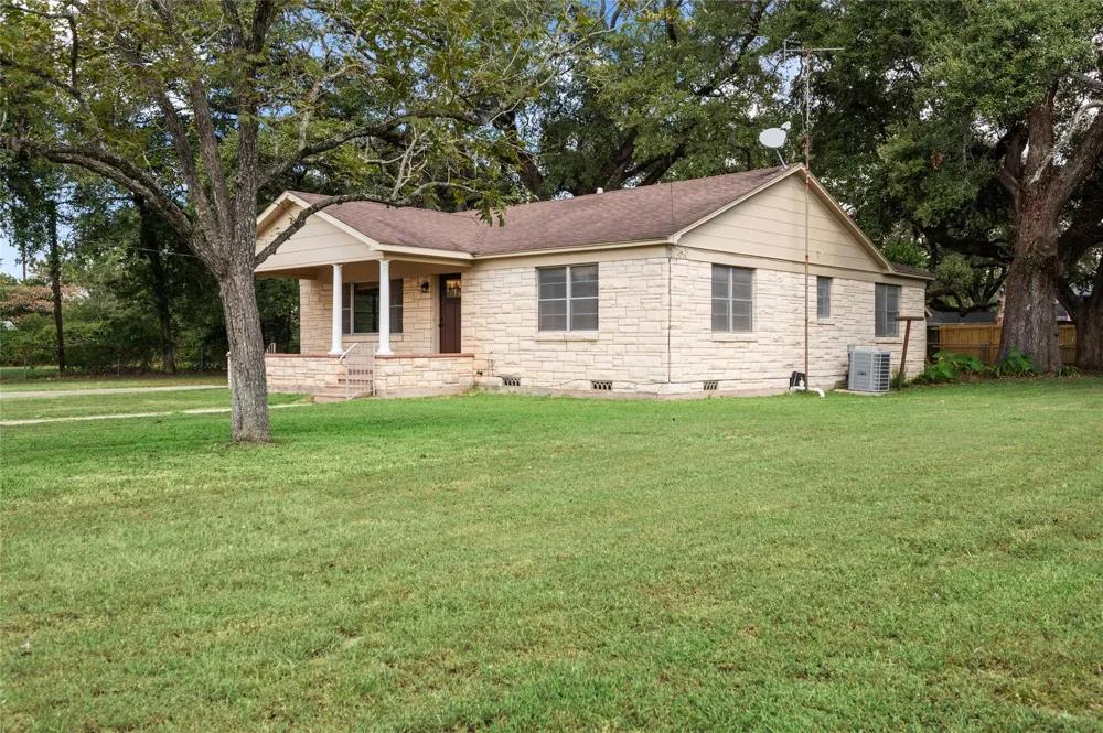940 Hardeman Street Sealy, TX 77474
