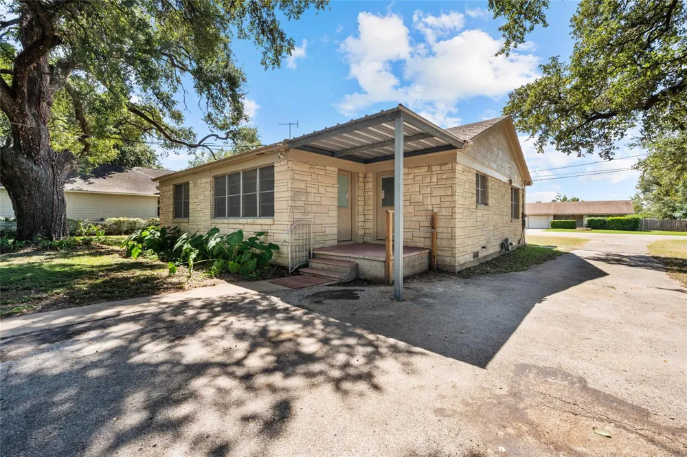 940 Hardeman Street Sealy, TX 77474