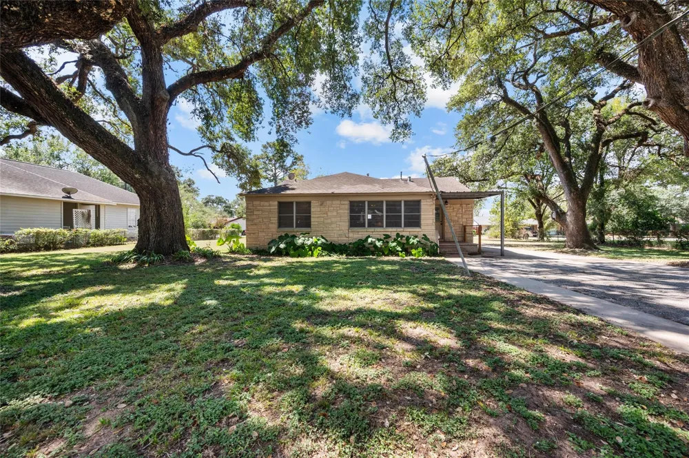 940 Hardeman Street Sealy, TX 77474