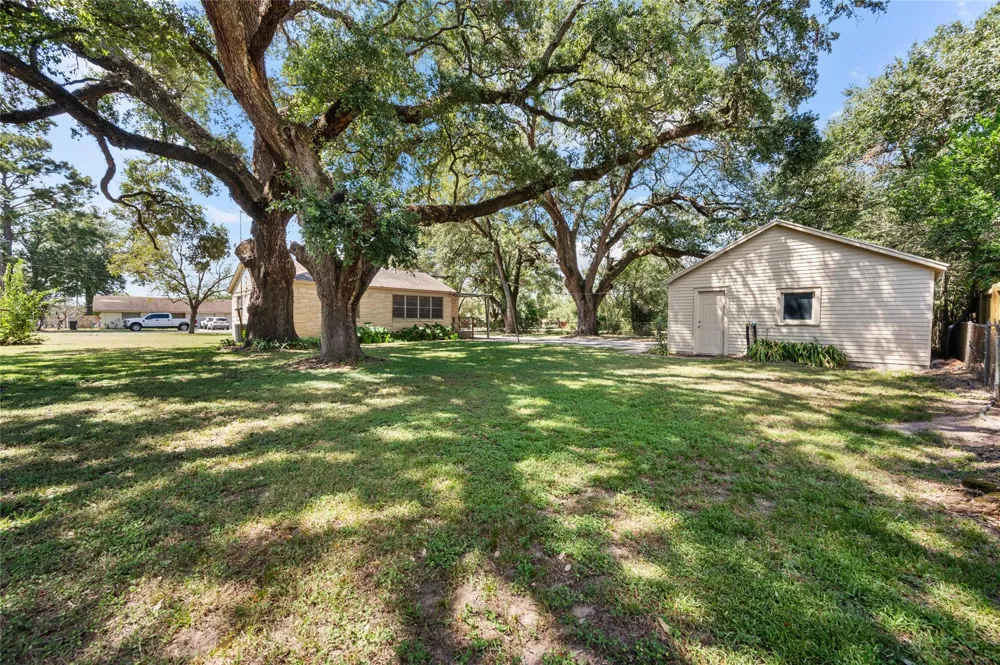 940 Hardeman Street Sealy, TX 77474