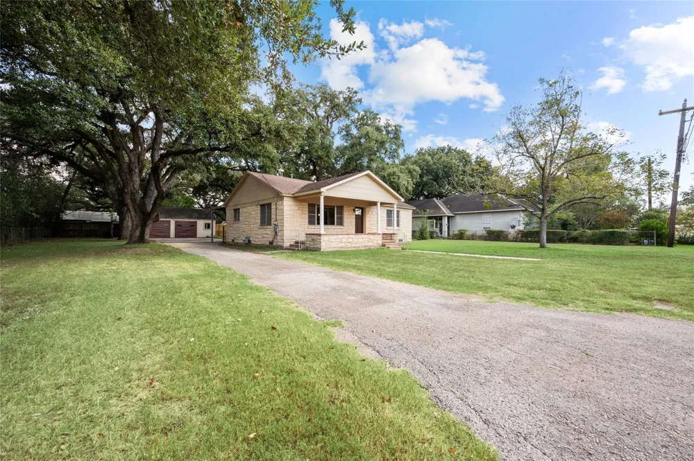 940 Hardeman Street Sealy, TX 77474