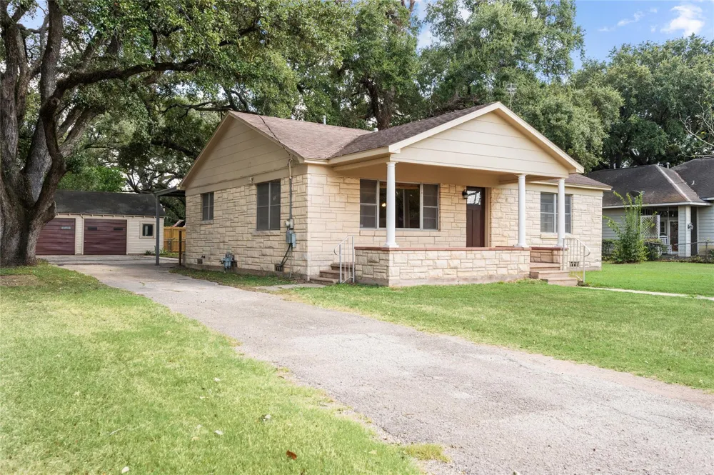 940 Hardeman Street Sealy, TX 77474