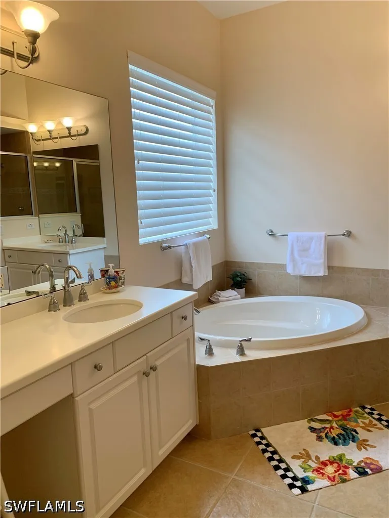 Jasmine Lake Circle Naples, FL 34119