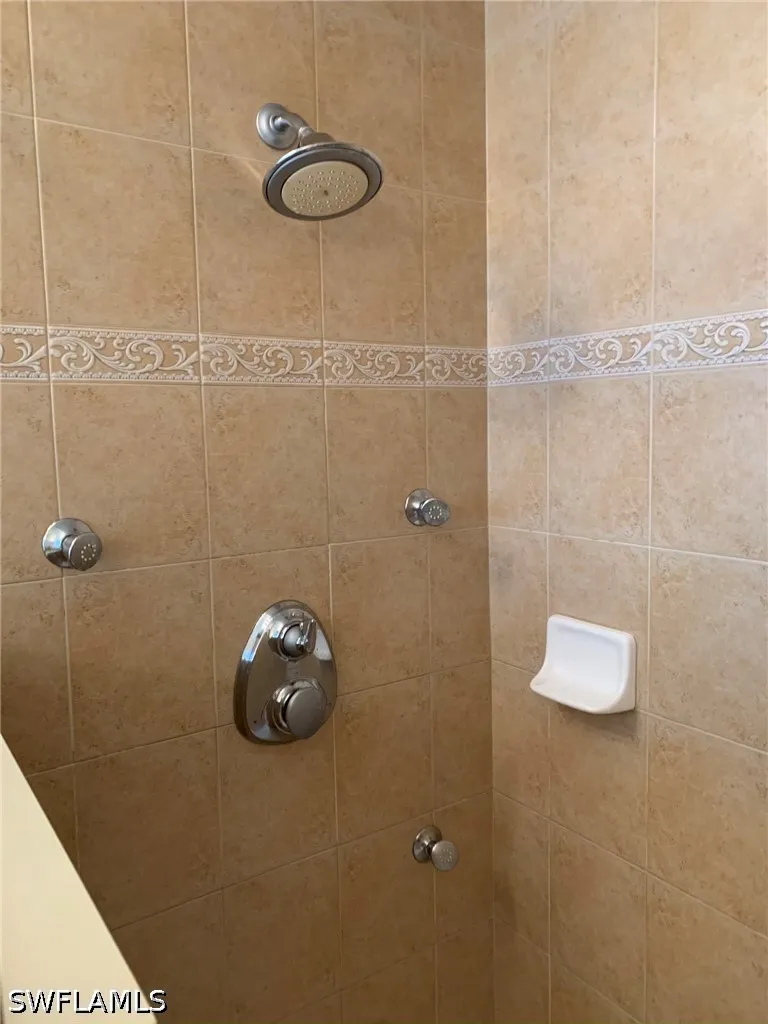 Jasmine Lake Circle Naples, FL 34119
