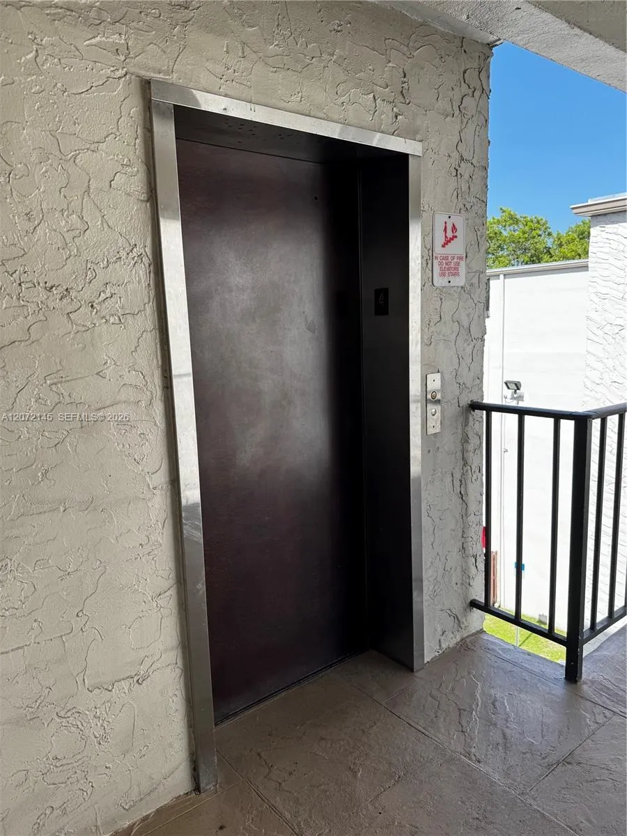 6900 Kendall Dr #A403 Pinecrest, FL 33156