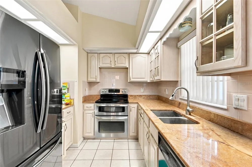 37117 FOXRUN PLACE Zephyrhills, FL 33542