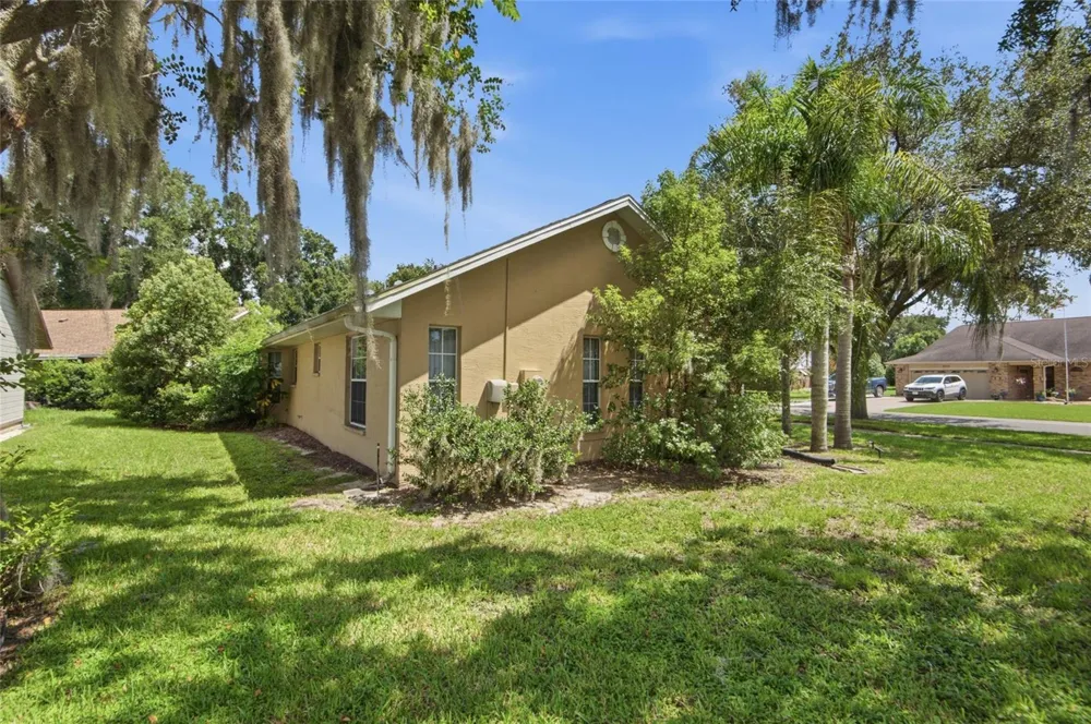 37117 FOXRUN PLACE Zephyrhills, FL 33542