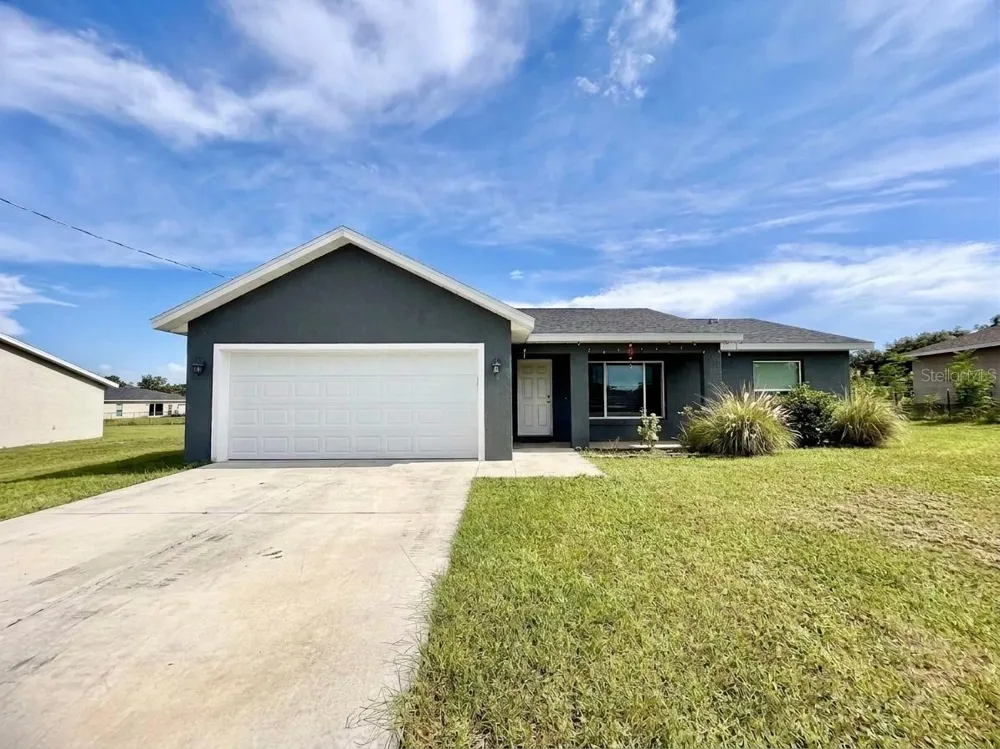 48 MAPLE DRIVE Ocklawaha, FL 32179