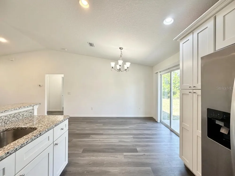 48 MAPLE DRIVE Ocklawaha, FL 32179