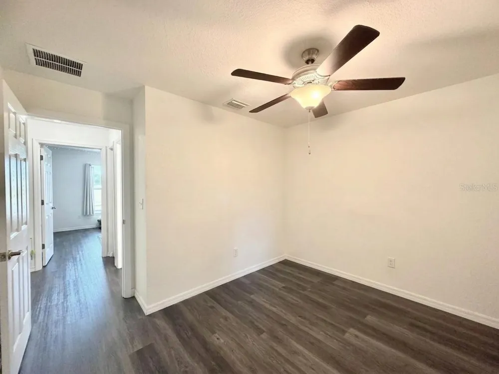 48 MAPLE DRIVE Ocklawaha, FL 32179