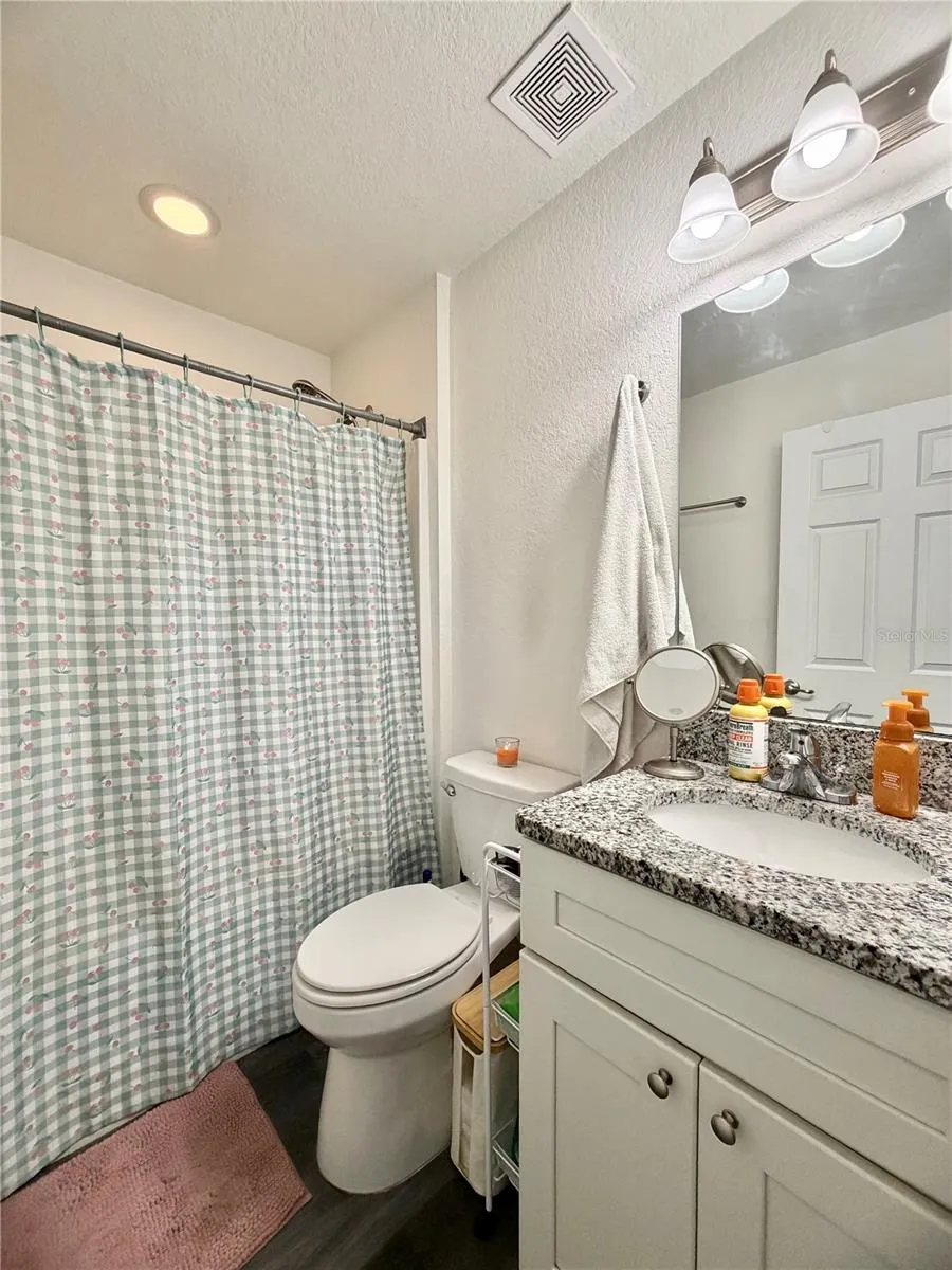 48 MAPLE DRIVE Ocklawaha, FL 32179