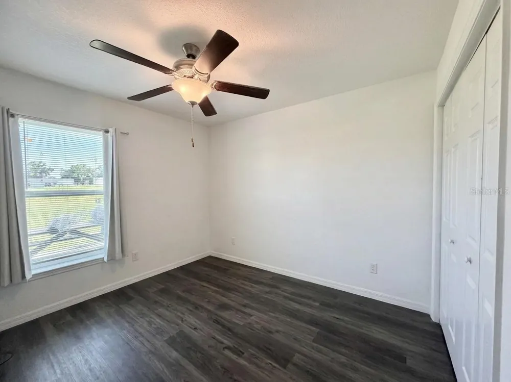 48 MAPLE DRIVE Ocklawaha, FL 32179