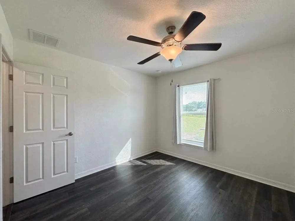 48 MAPLE DRIVE Ocklawaha, FL 32179