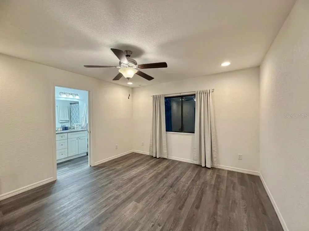 48 MAPLE DRIVE Ocklawaha, FL 32179