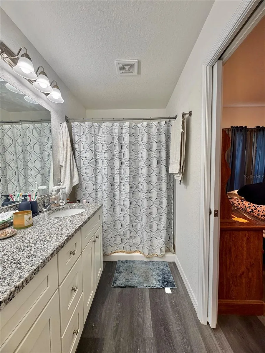 48 MAPLE DRIVE Ocklawaha, FL 32179