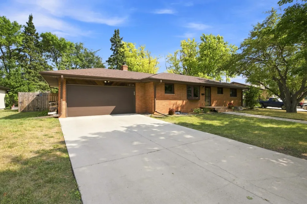 1010 22nd Avenue S Moorhead, MN 56560