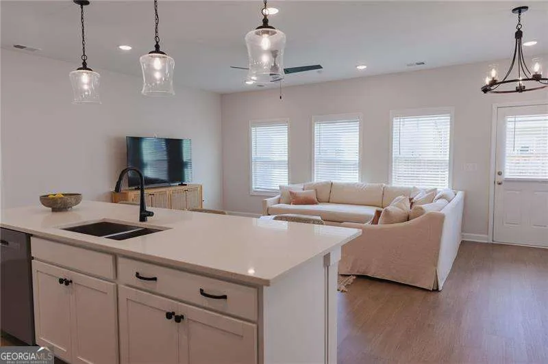 112 Winsome WAY Woodstock, GA 30188