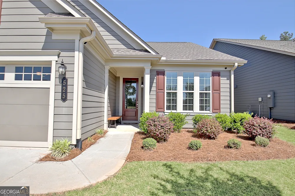 525 Hazelnut DR Peachtree City, GA 30269