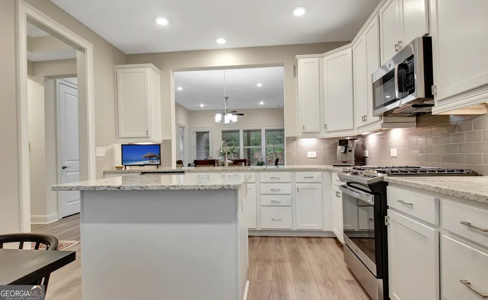 525 Hazelnut DR Peachtree City, GA 30269