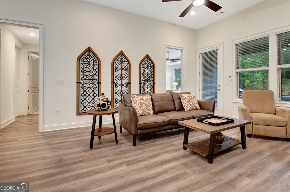 525 Hazelnut DR Peachtree City, GA 30269