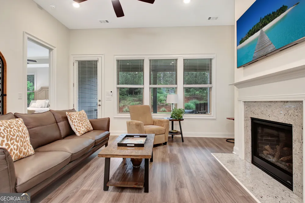 525 Hazelnut DR Peachtree City, GA 30269