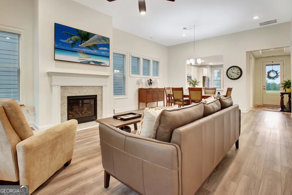 525 Hazelnut DR Peachtree City, GA 30269