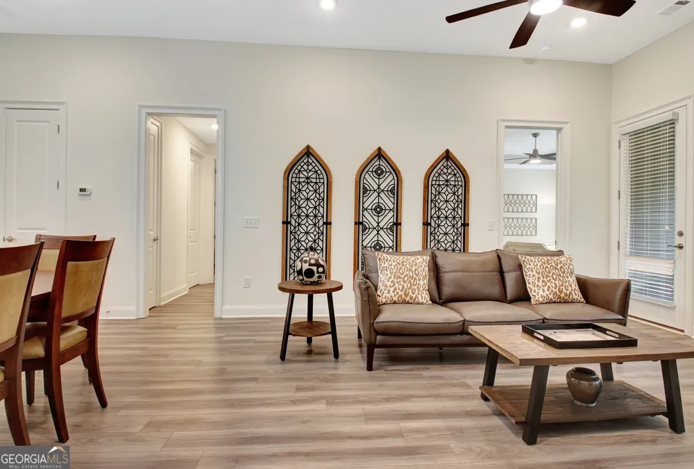 525 Hazelnut DR Peachtree City, GA 30269