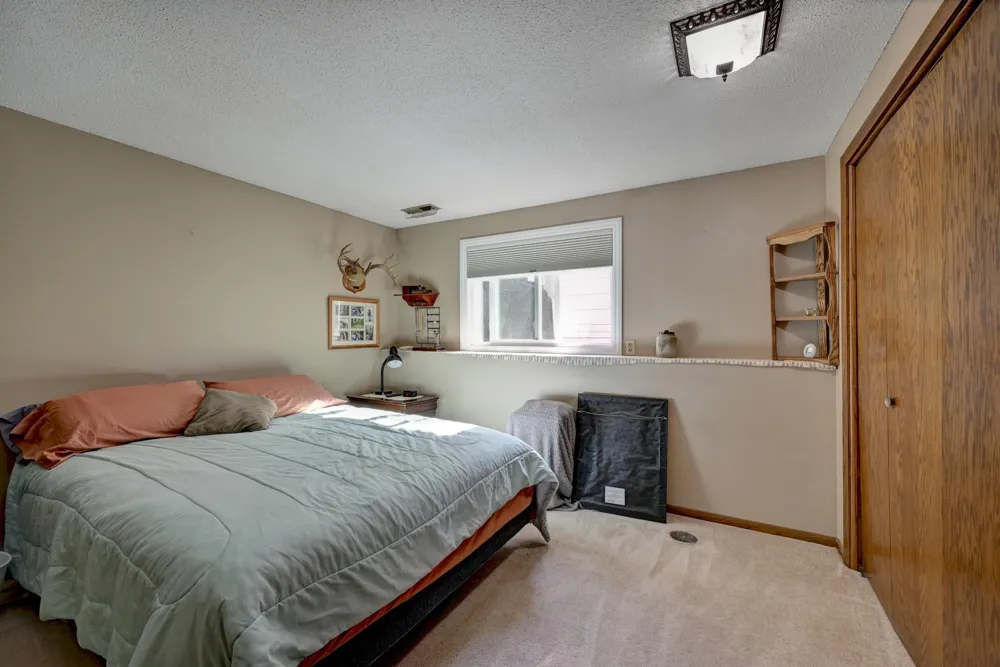 2725 9th Lane Anoka, MN 55303