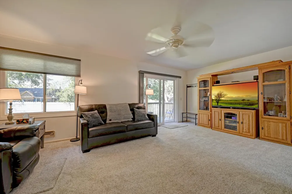 2725 9th Lane Anoka, MN 55303