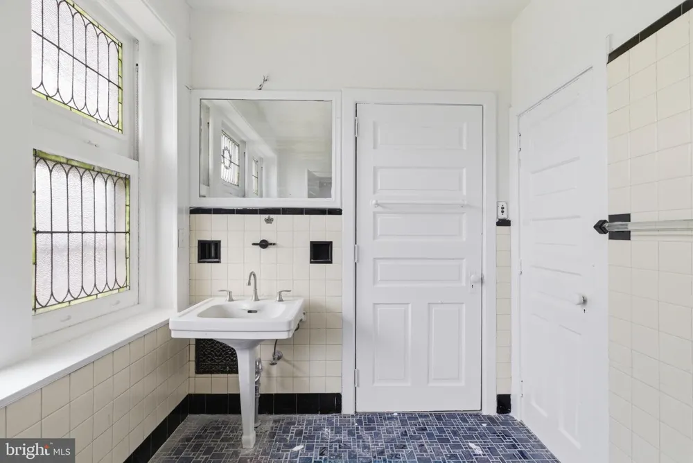 5939 DREXEL ROAD #FL3 Philadelphia, PA 19131