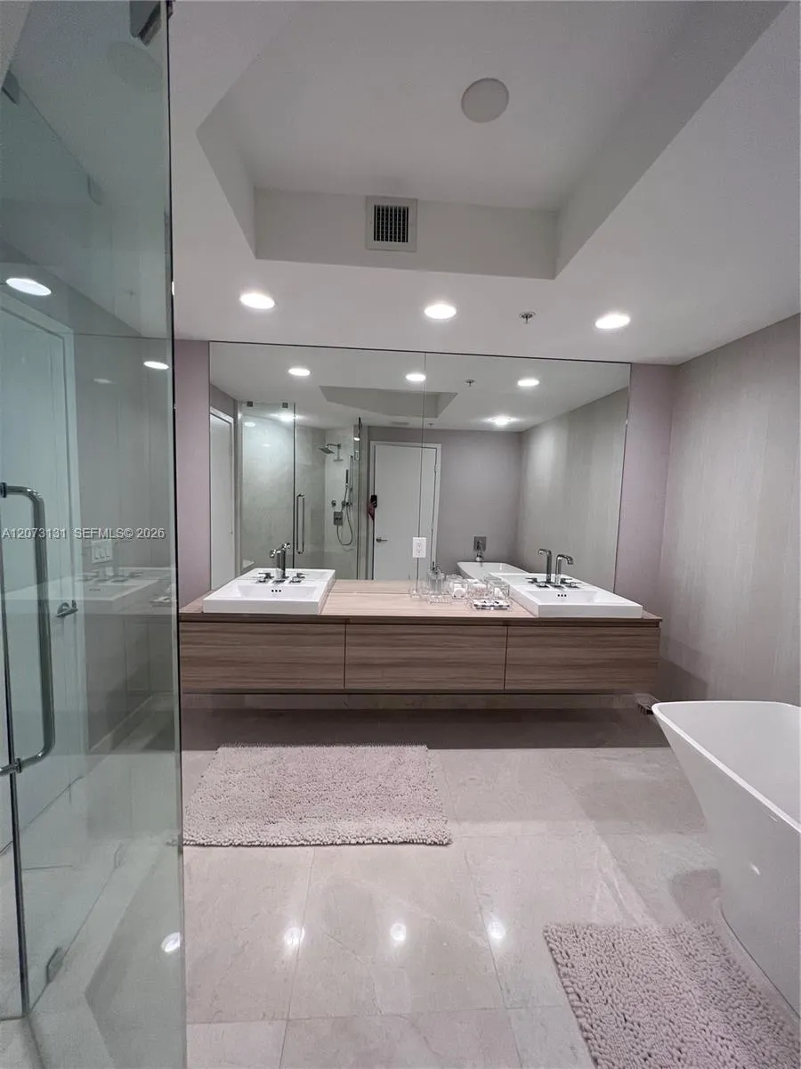 17301 Biscayne Blvd #1402 North Miami Beach, FL 33160
