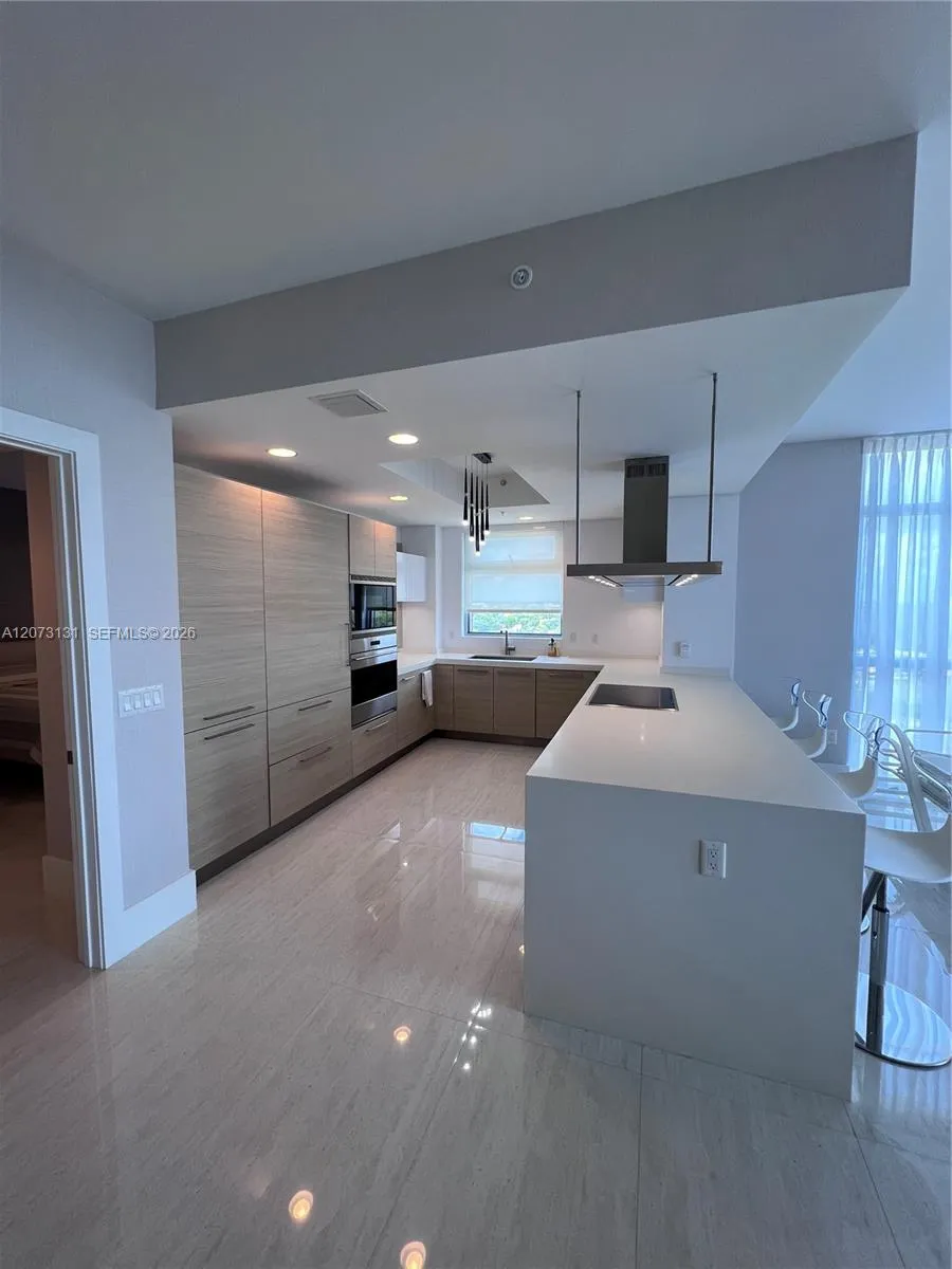 17301 Biscayne Blvd #1402 North Miami Beach, FL 33160