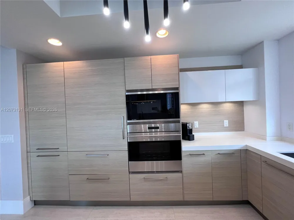 17301 Biscayne Blvd #1402 North Miami Beach, FL 33160