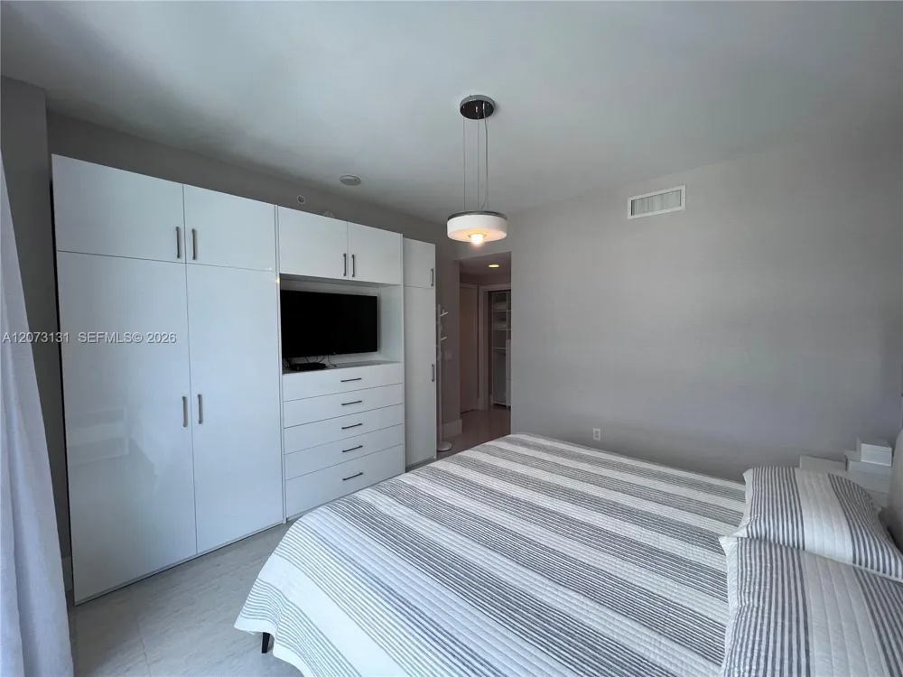 17301 Biscayne Blvd #1402 North Miami Beach, FL 33160