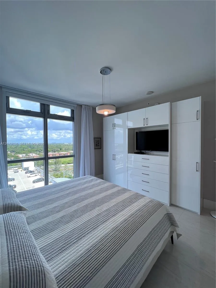 17301 Biscayne Blvd #1402 North Miami Beach, FL 33160
