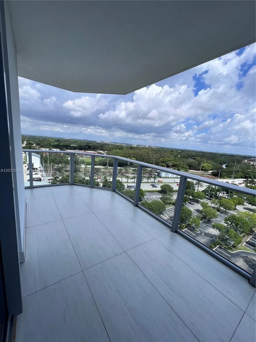 17301 Biscayne Blvd #1402 North Miami Beach, FL 33160