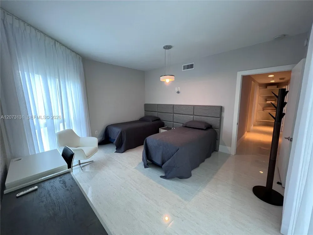 17301 Biscayne Blvd #1402 North Miami Beach, FL 33160