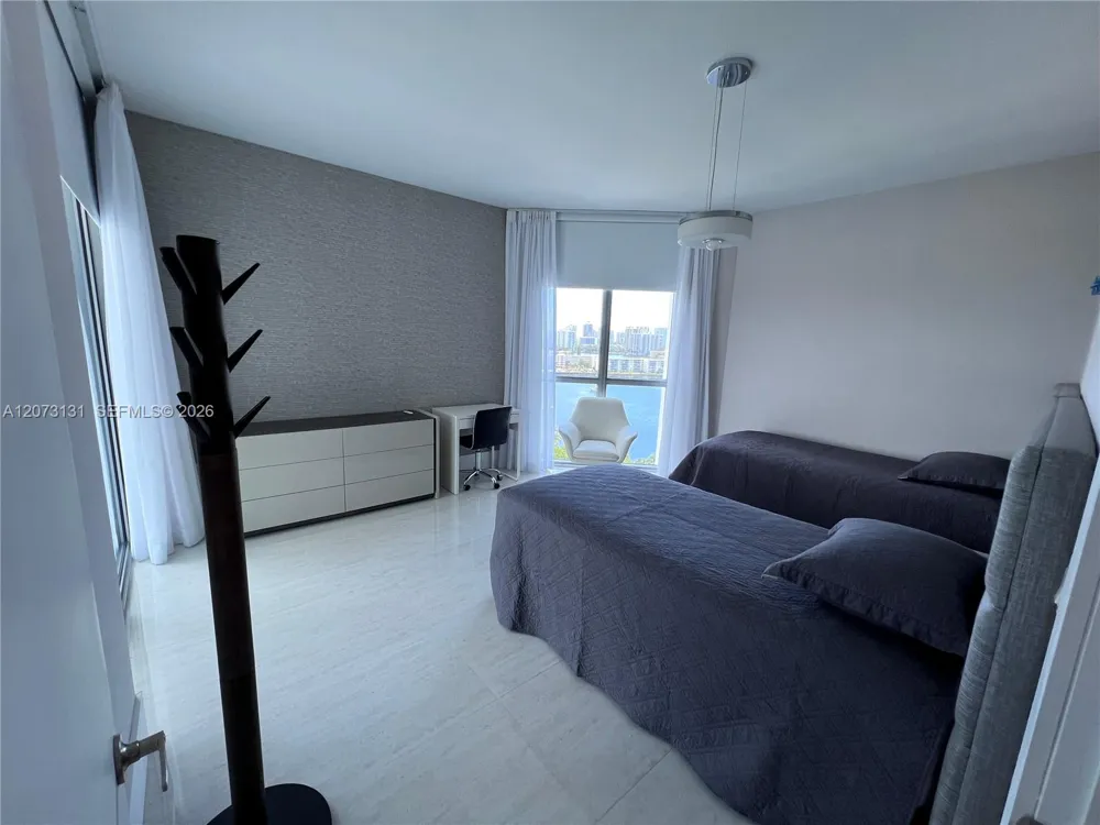 17301 Biscayne Blvd #1402 North Miami Beach, FL 33160