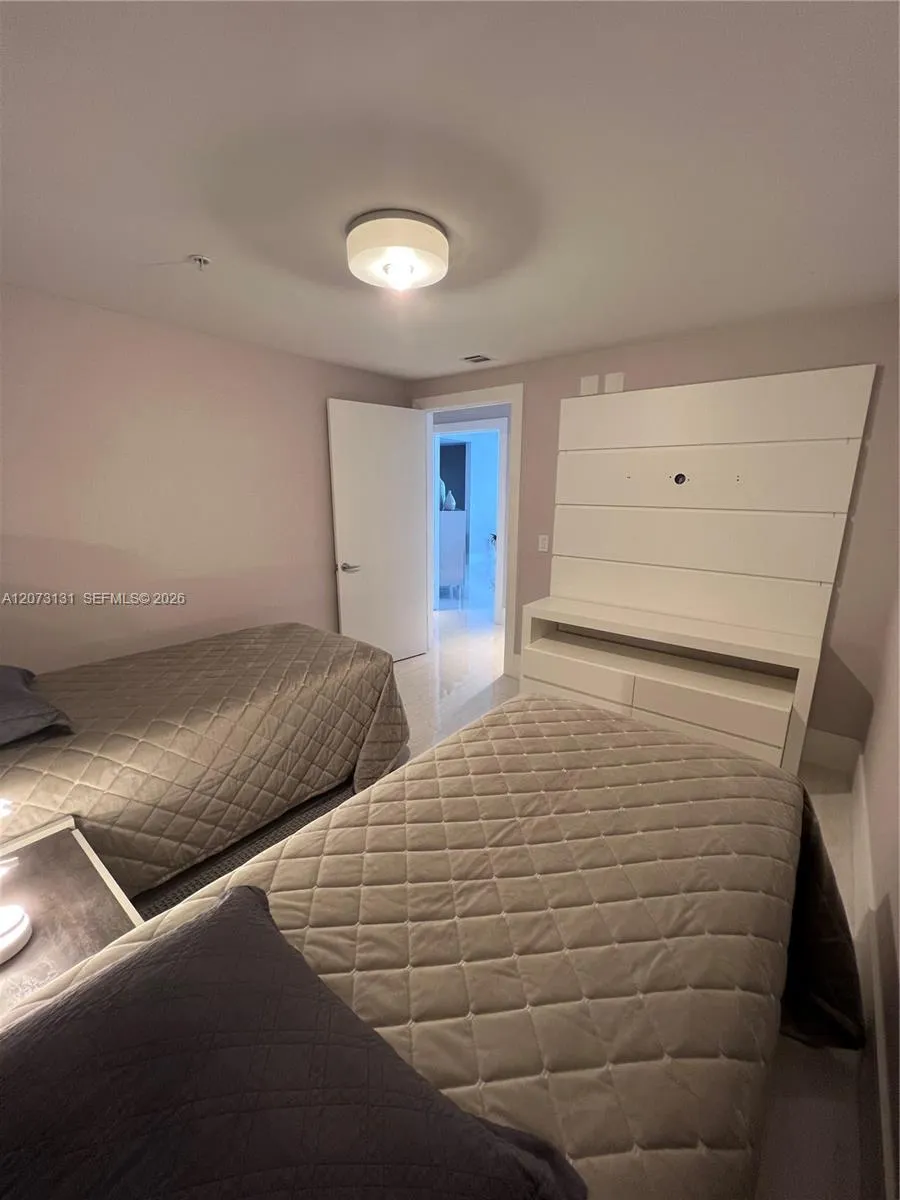 17301 Biscayne Blvd #1402 North Miami Beach, FL 33160
