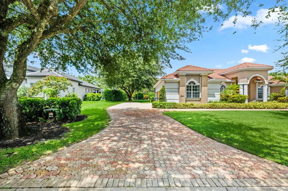 893 FOREST GLEN LANE Wellington, FL 33414