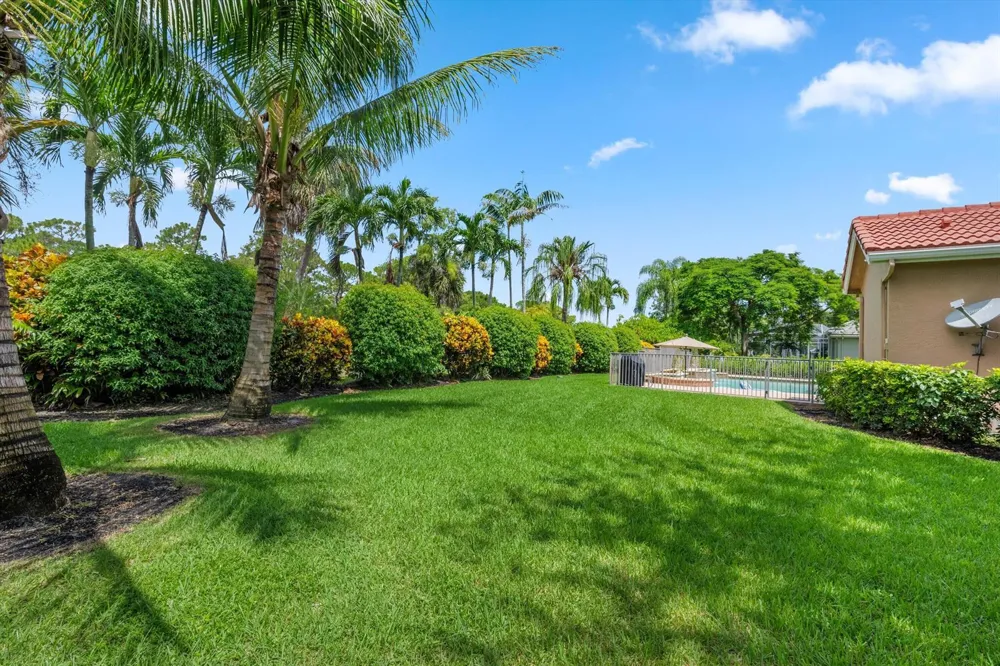 893 FOREST GLEN LANE Wellington, FL 33414