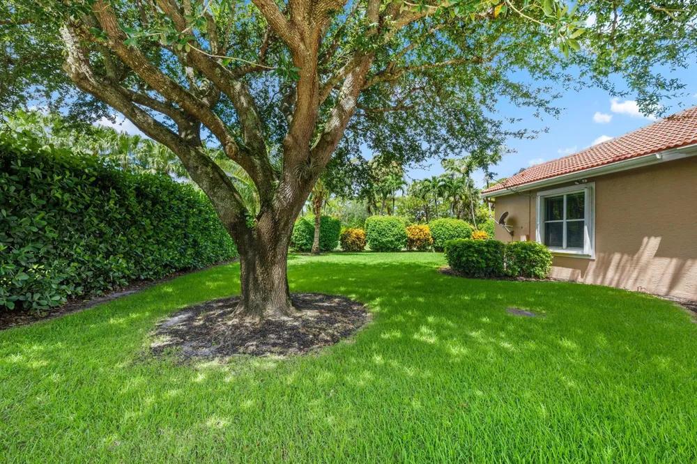 893 FOREST GLEN LANE Wellington, FL 33414
