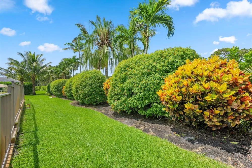 893 FOREST GLEN LANE Wellington, FL 33414