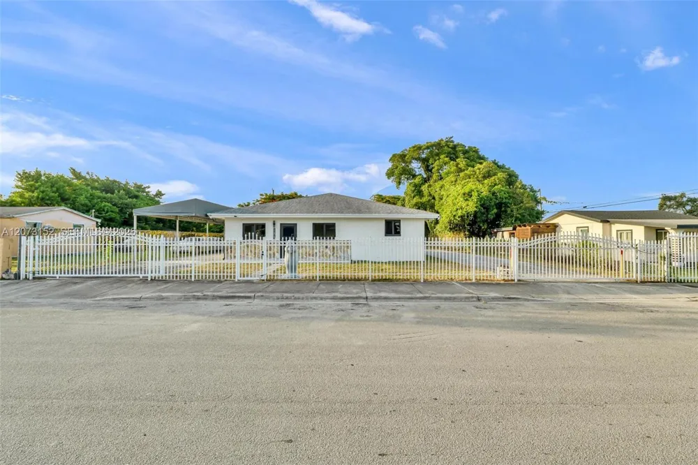 11815 SW 222nd St Miami, FL 33170