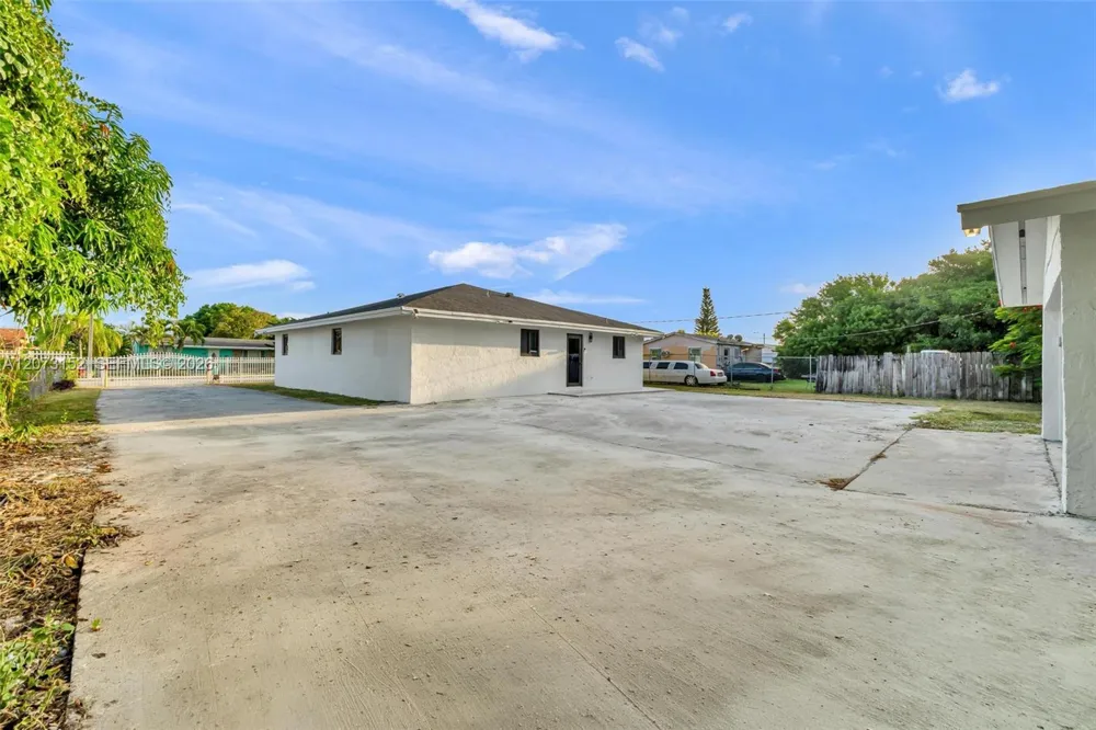 11815 SW 222nd St Miami, FL 33170