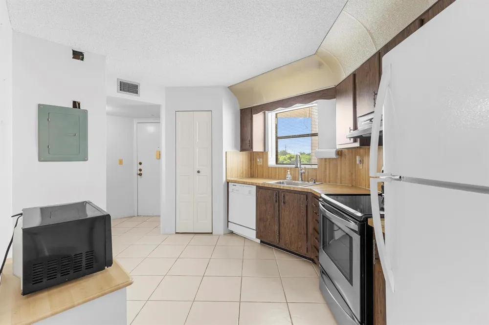 6555 W BROWARD BOULEVARD #409 Plantation, FL 33317