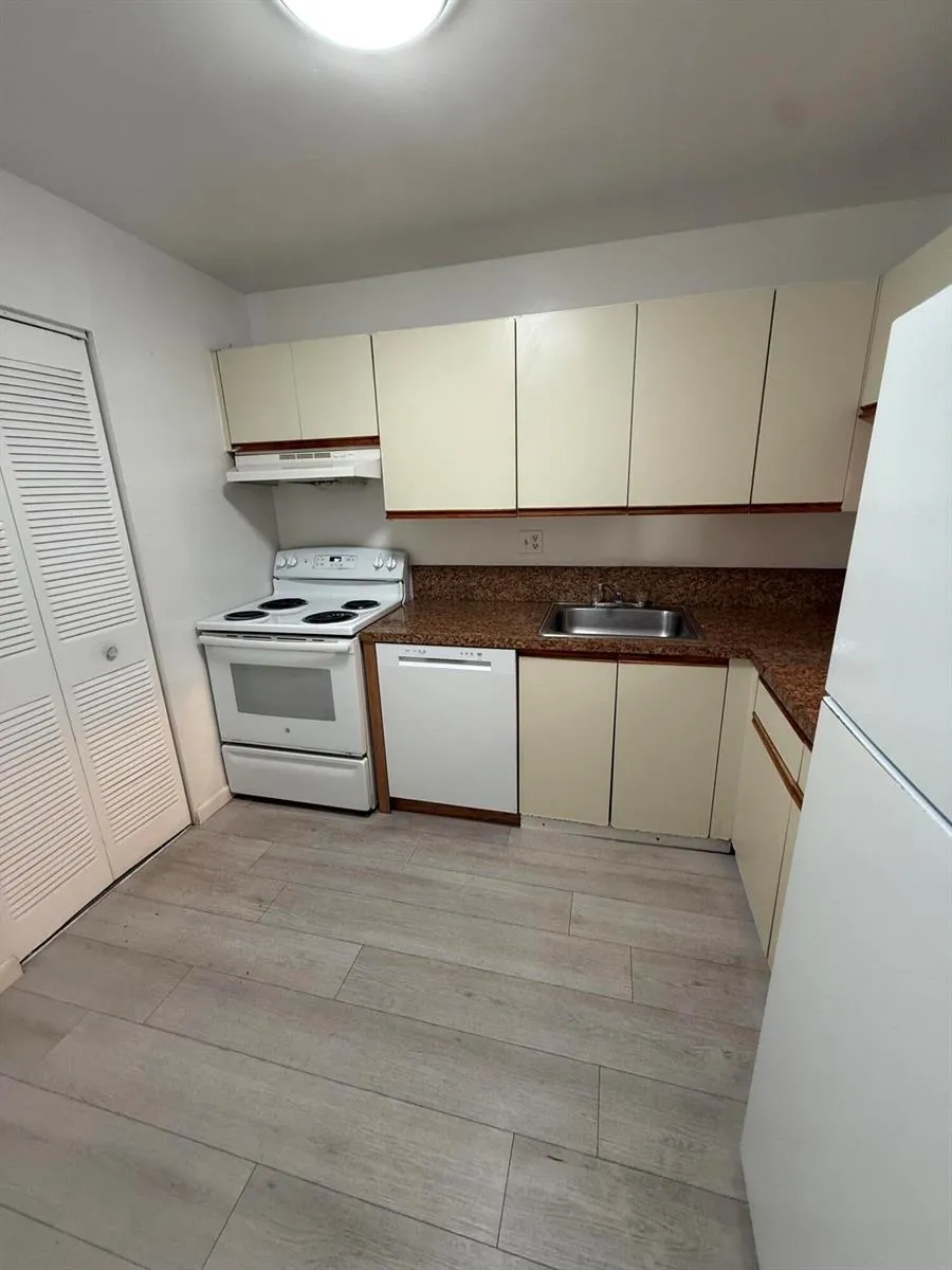 7925 S COLONY CIRCLE S #206 Tamarac, FL 33321