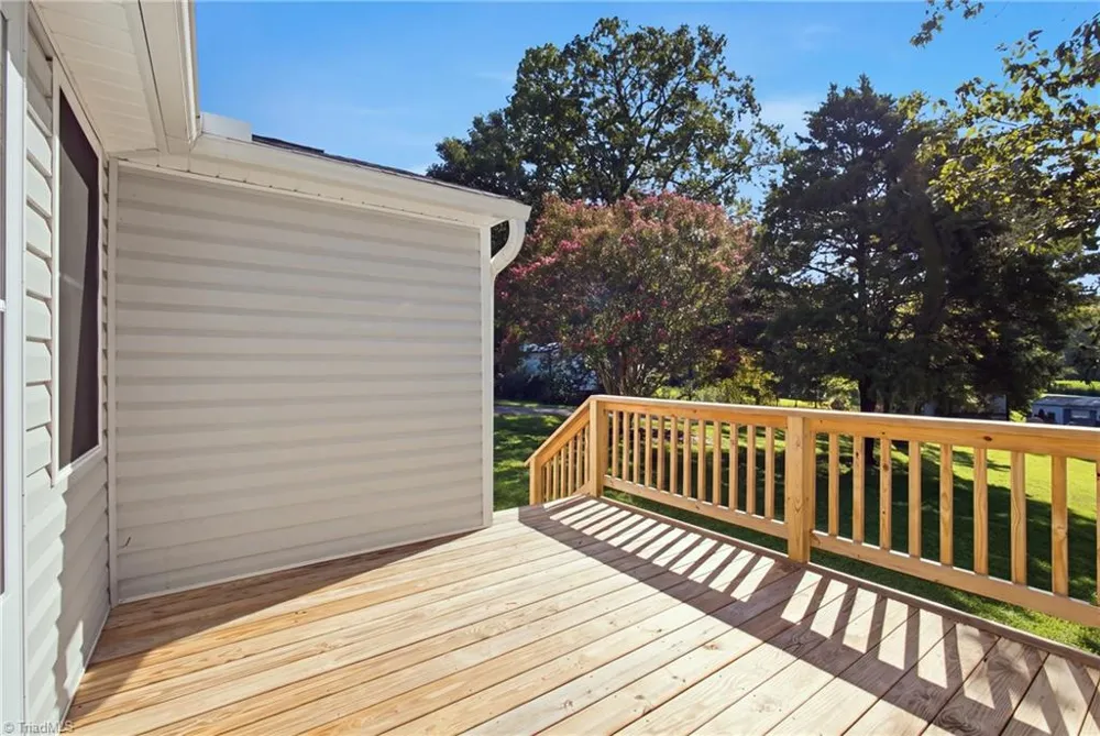 6224 E Old US Highway 421 East Bend, NC 27018