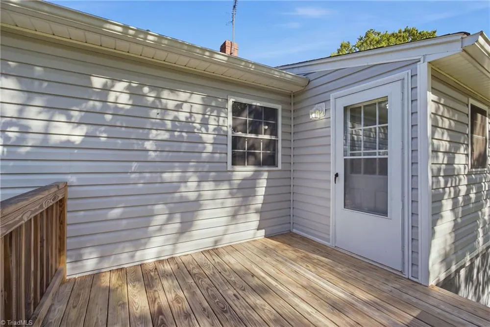 6224 E Old US Highway 421 East Bend, NC 27018