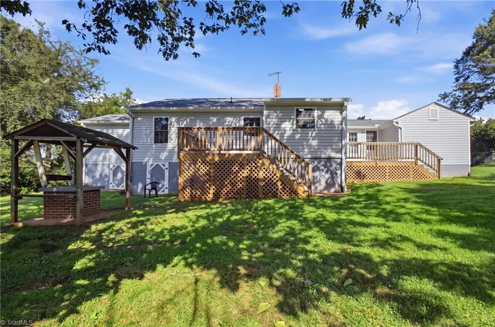 6224 E Old US Highway 421 East Bend, NC 27018